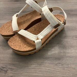 Reef Women's Cream Sandals